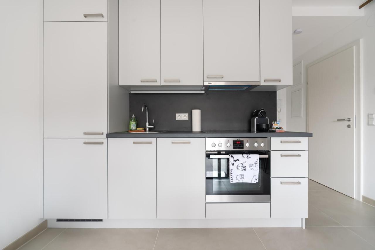 Ruhig, Hell Und Neu Mit Garage Apartment *