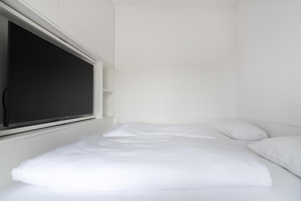 Ruhig, Hell Und Neu Mit Garage Apartment *